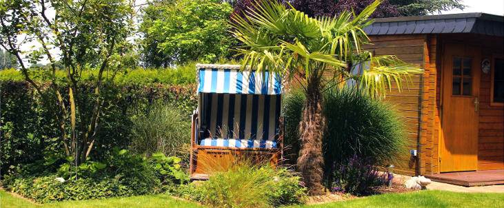 Garteninsel mit Strandkorb