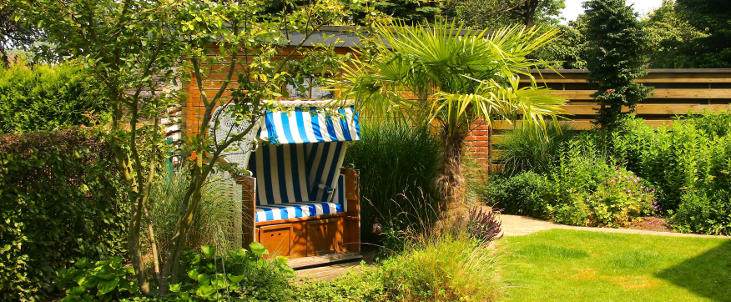 Garteninsel mit Strandkorb